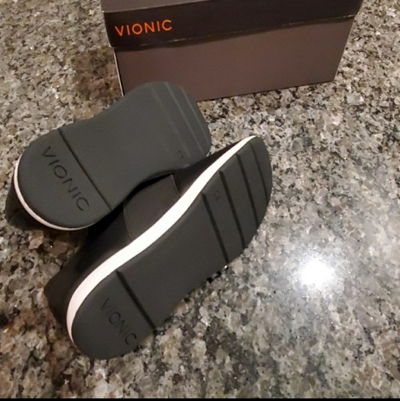 Vionic Codie All Black Casual Sneakers - Picture 3 of 6